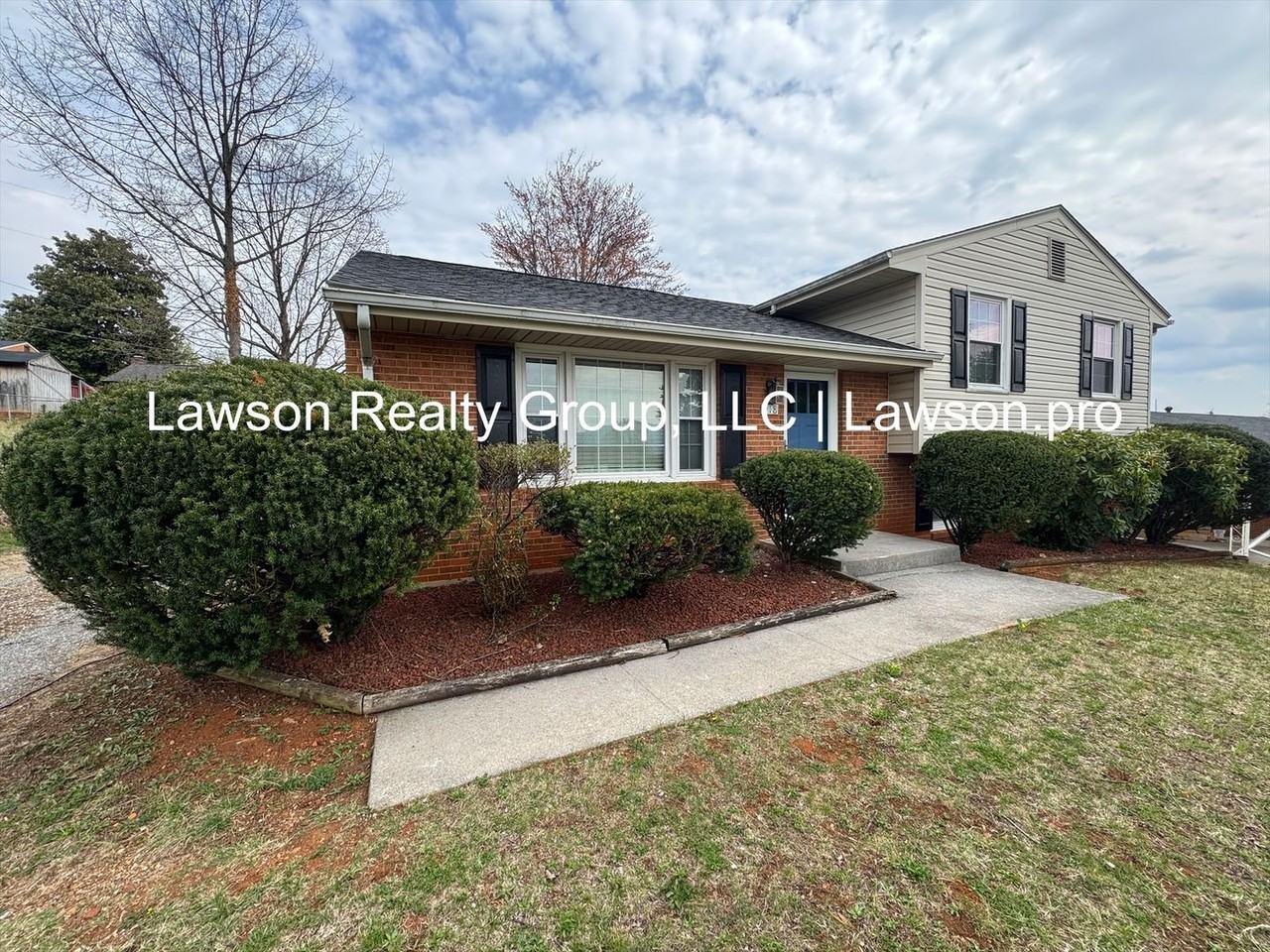 918 Ingleside Ln - Photo 2 of 20