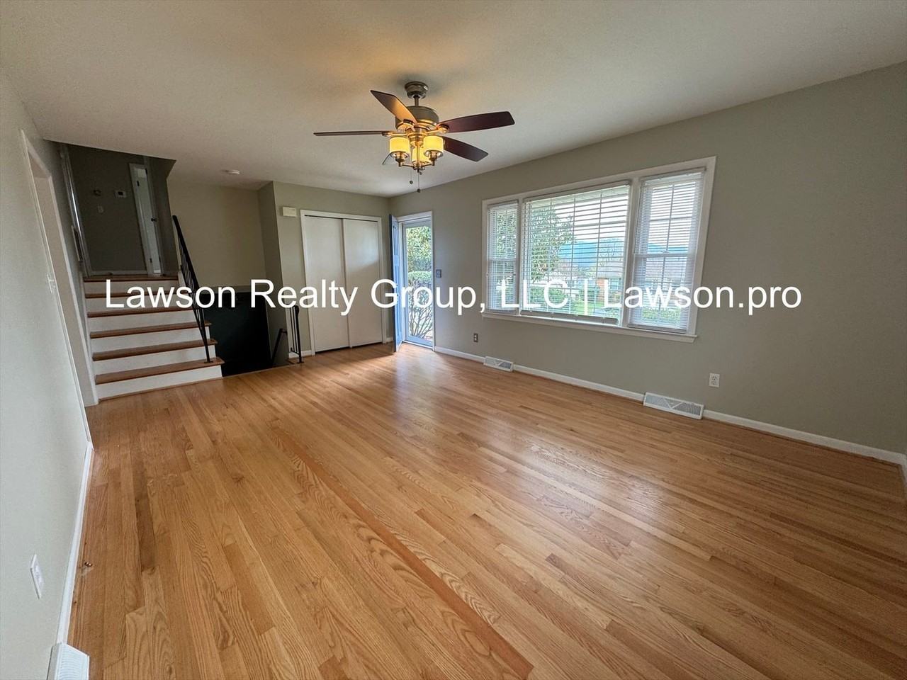 918 Ingleside Ln - Photo 4 of 20