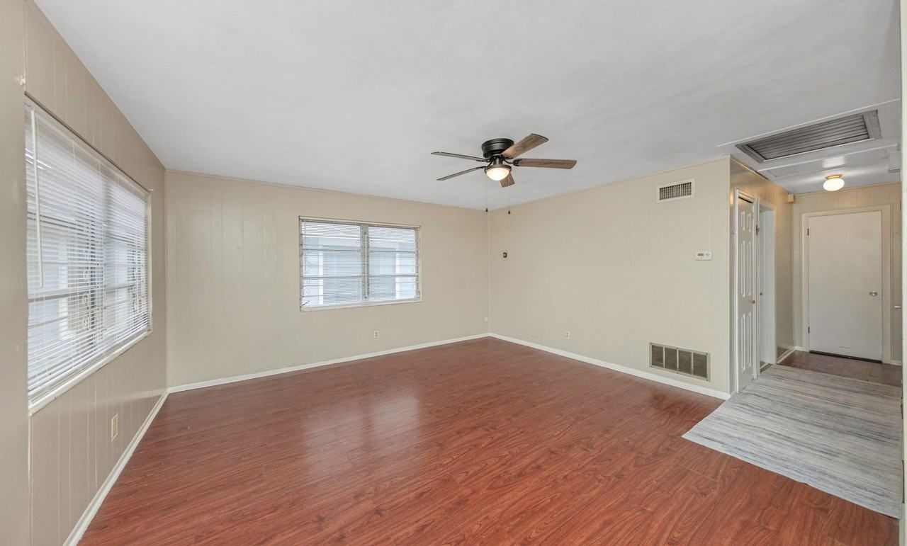 2423 Auburn St S - Photo 3 of 23