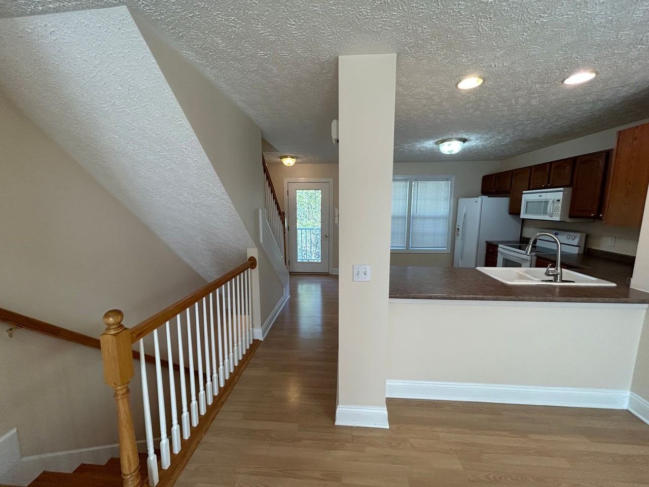 640 Oaktree Blvd - Photo 4 of 13