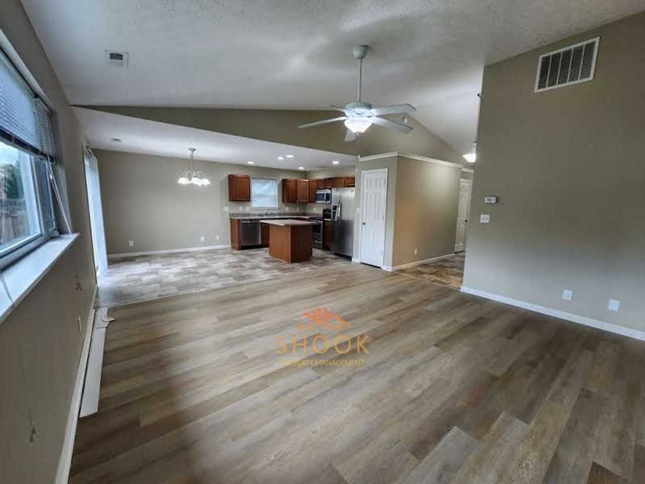 3174 Fleming Dr - Photo 3 of 20