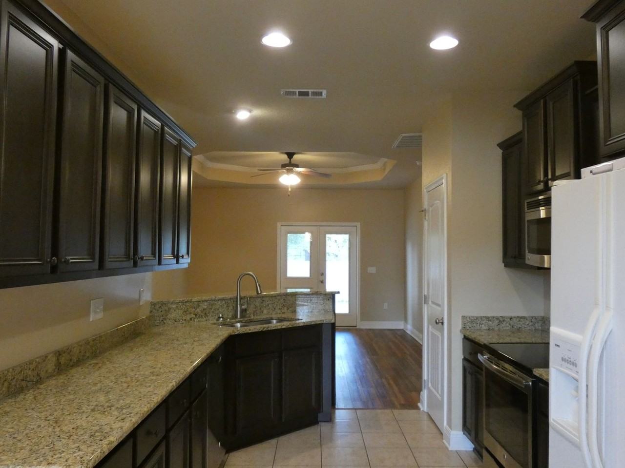 5957 Palermo Dr - Photo 5 of 20