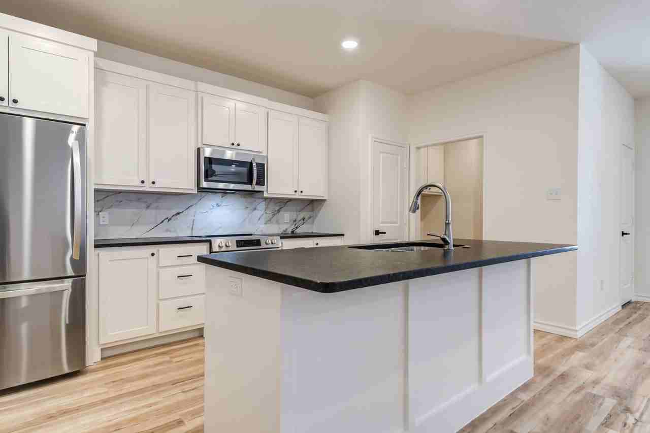 5829 Virginia Ave - Photo 5 of 22