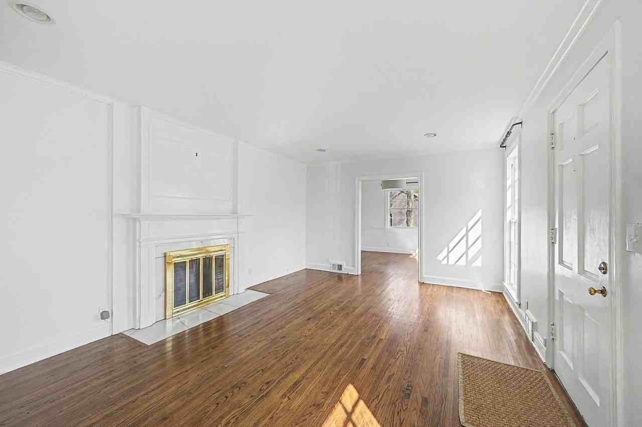 4317 Lealand Ln - Photo 6 of 50