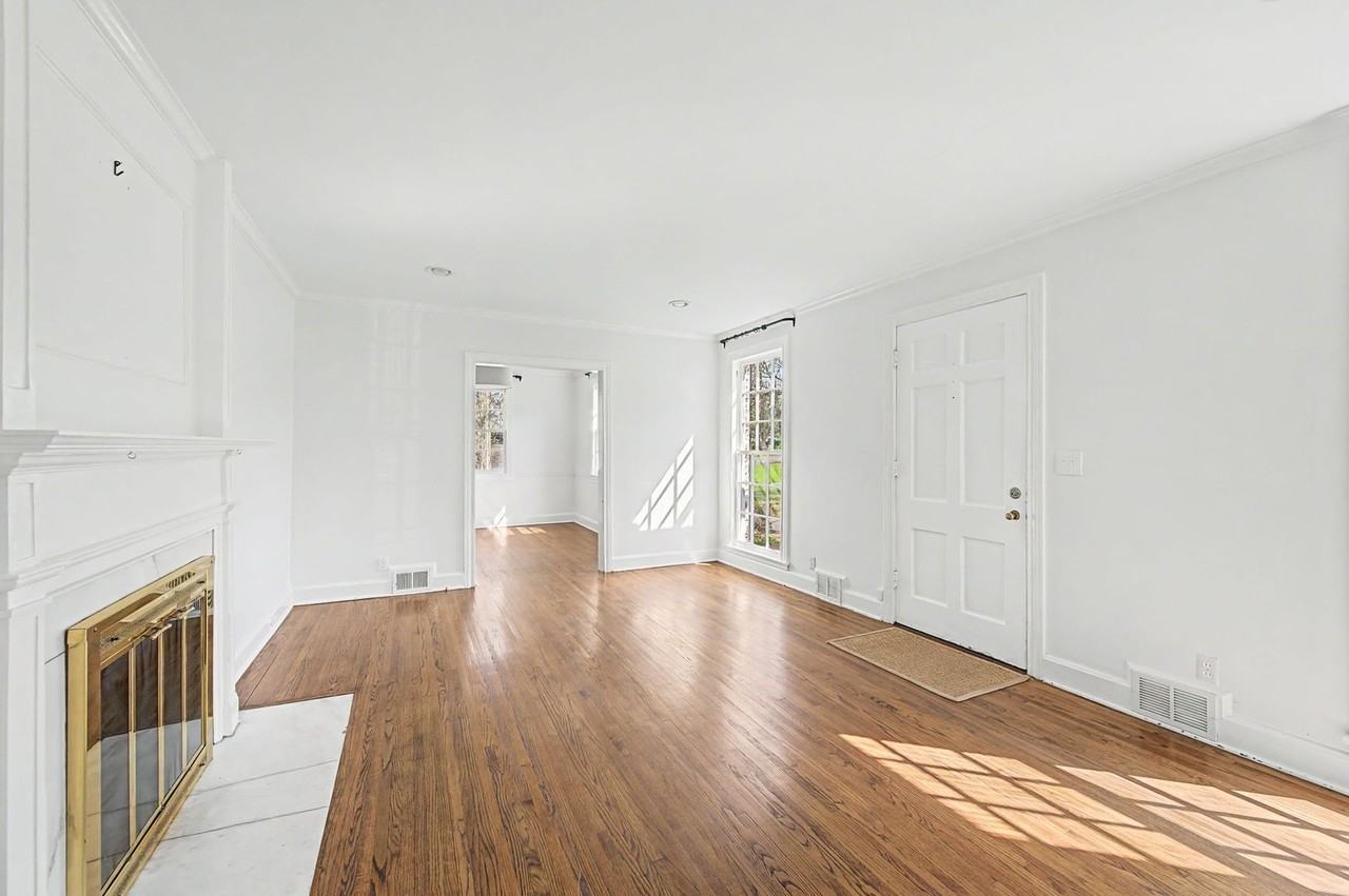 4317 Lealand Ln - Photo 7 of 50