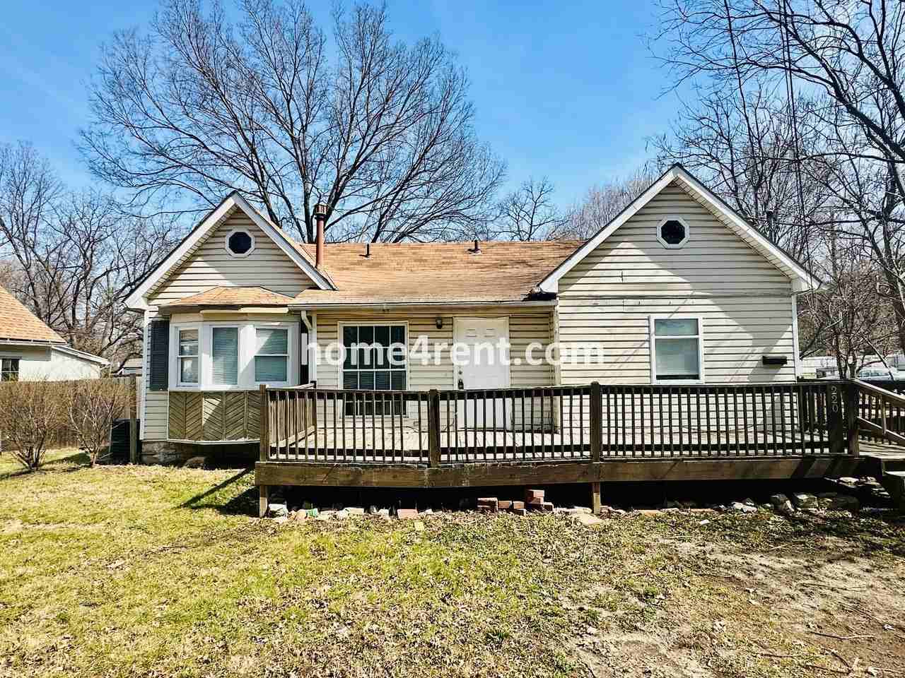 220 N Walnut St - Photo 2 of 34