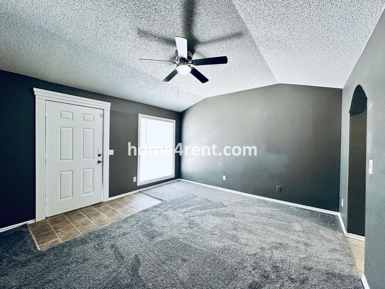 220 N Walnut St - Photo 7 of 34