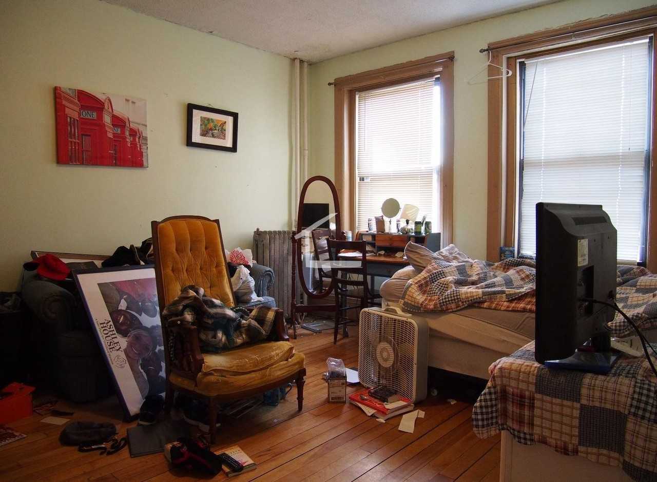 18 Glenville Ave - Photo 7 of 8