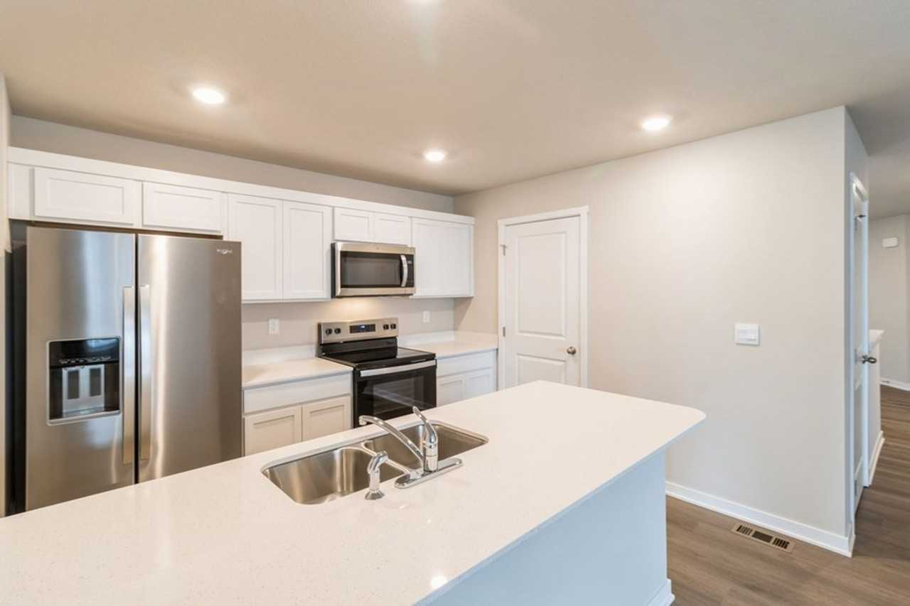 1227 Nw Williamsburg Ln - Photo 5 of 15