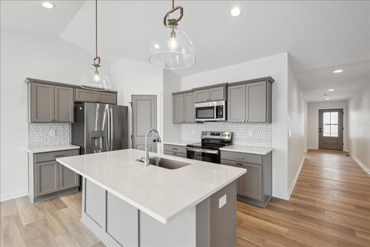 4604 Nw 17th St - Photo 3 of 27