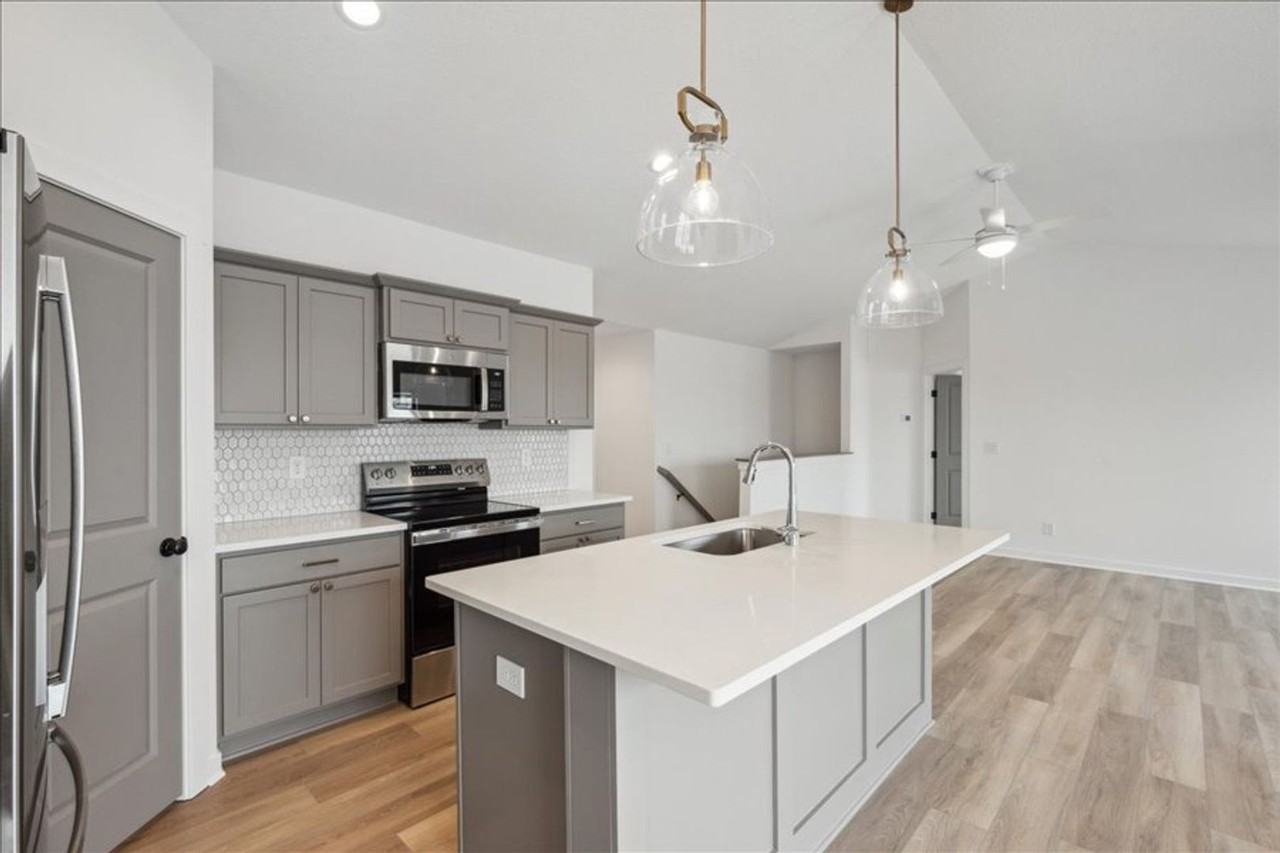 4604 Nw 17th St - Photo 6 of 27