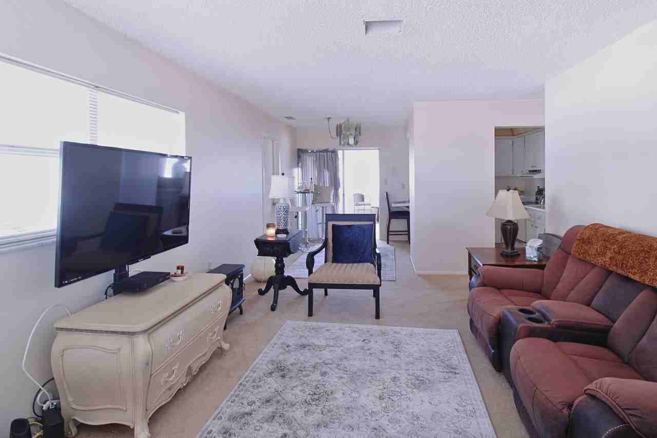 10321 Larchmont Pl N - Photo 4 of 19