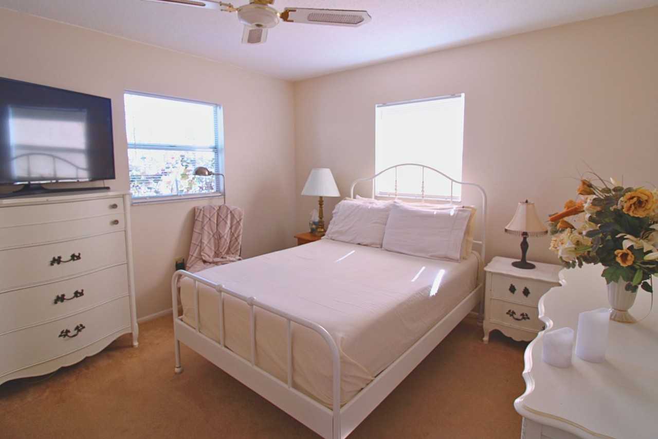 10321 Larchmont Pl N - Photo 6 of 19