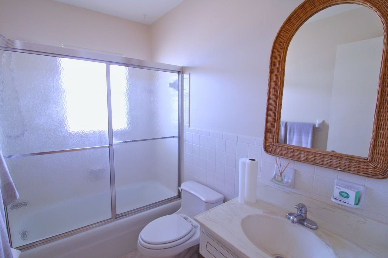 10321 Larchmont Pl N - Photo 7 of 19