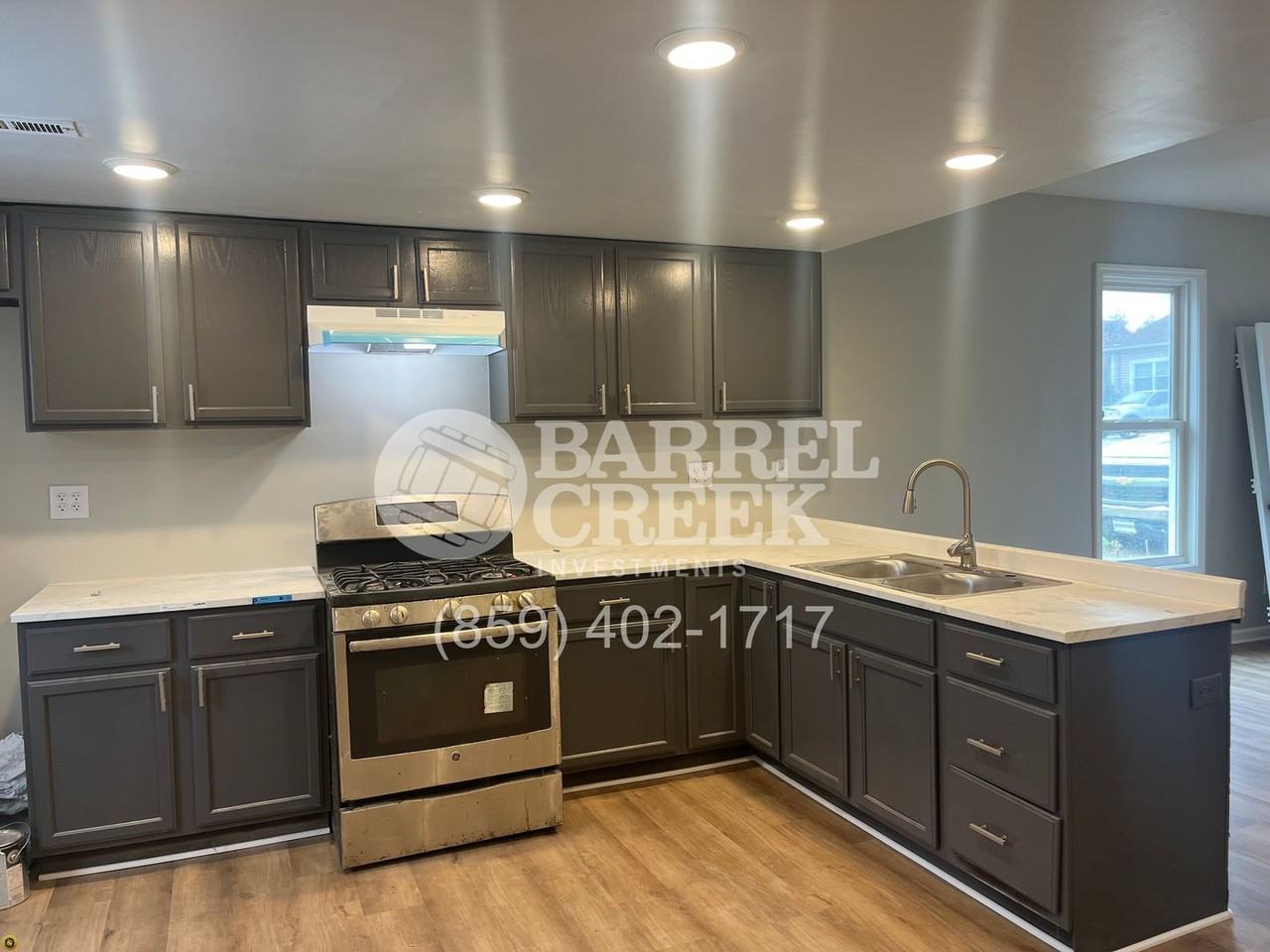 137 Fairview Ave - Photo 3 of 10