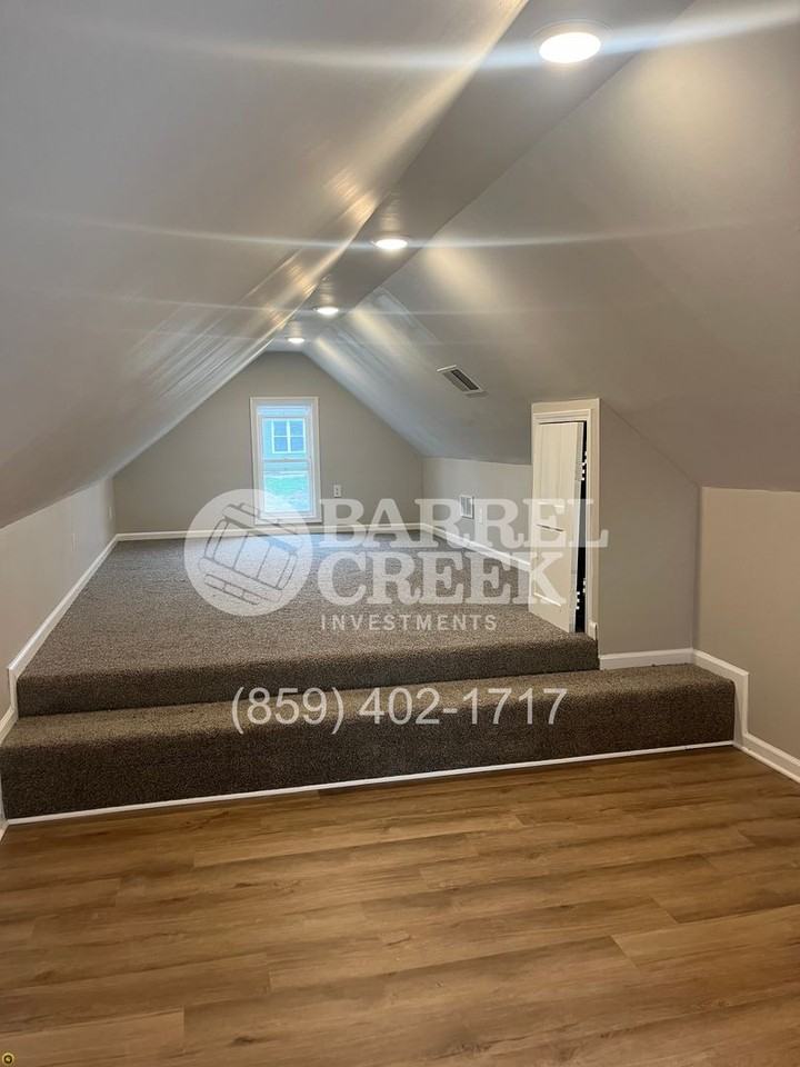 137 Fairview Ave - Photo 5 of 10