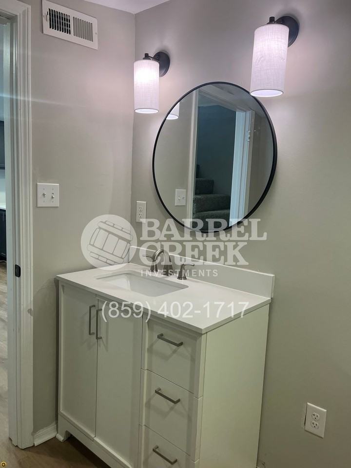 137 Fairview Ave - Photo 6 of 10