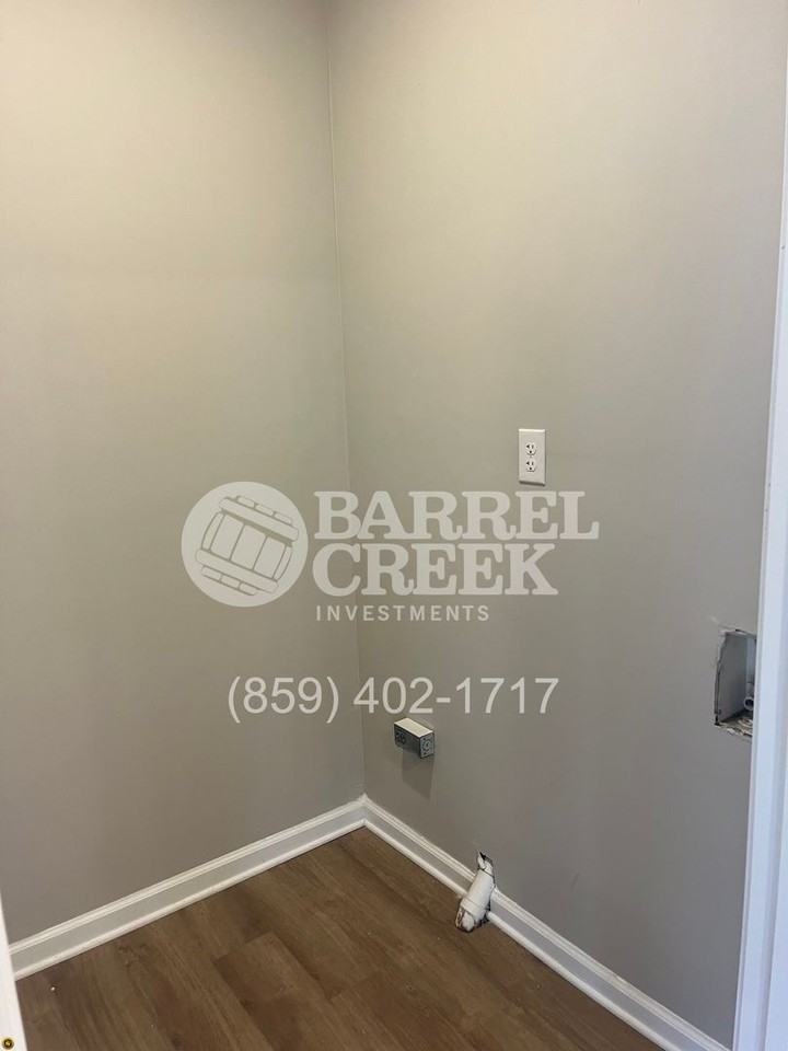 137 Fairview Ave - Photo 7 of 10