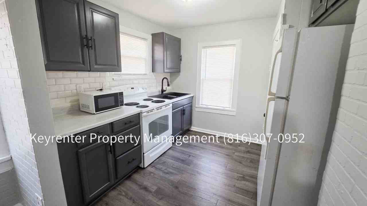 410 E Kansas Ave - Photo 6 of 24