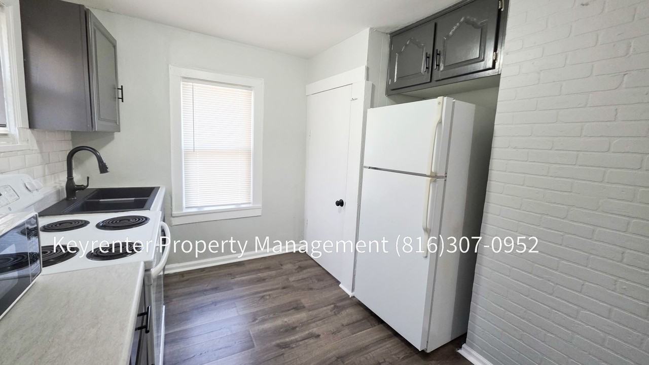 410 E Kansas Ave - Photo 7 of 24