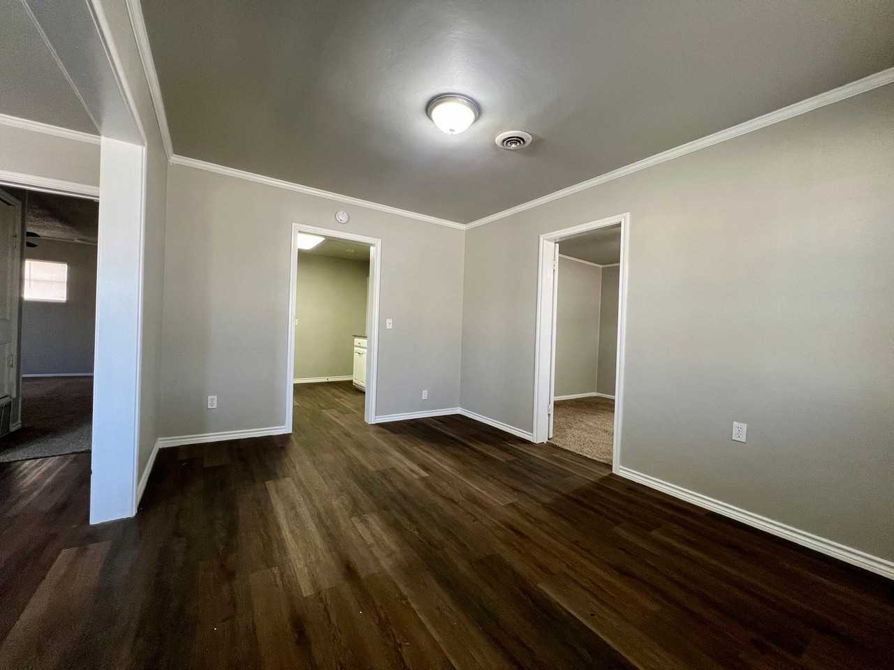 525 W Scurry St - Photo 5 of 17