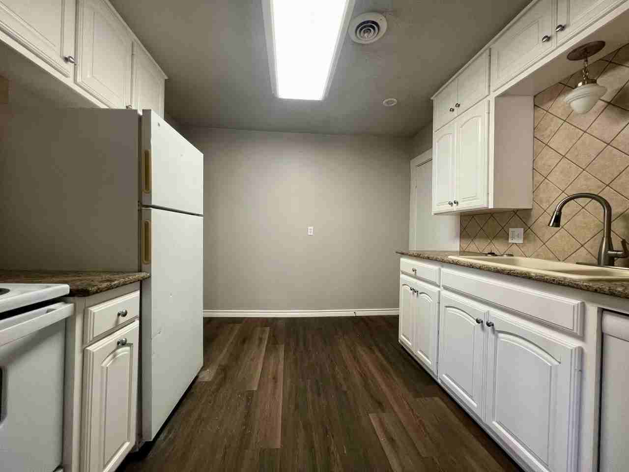 525 W Scurry St - Photo 6 of 17