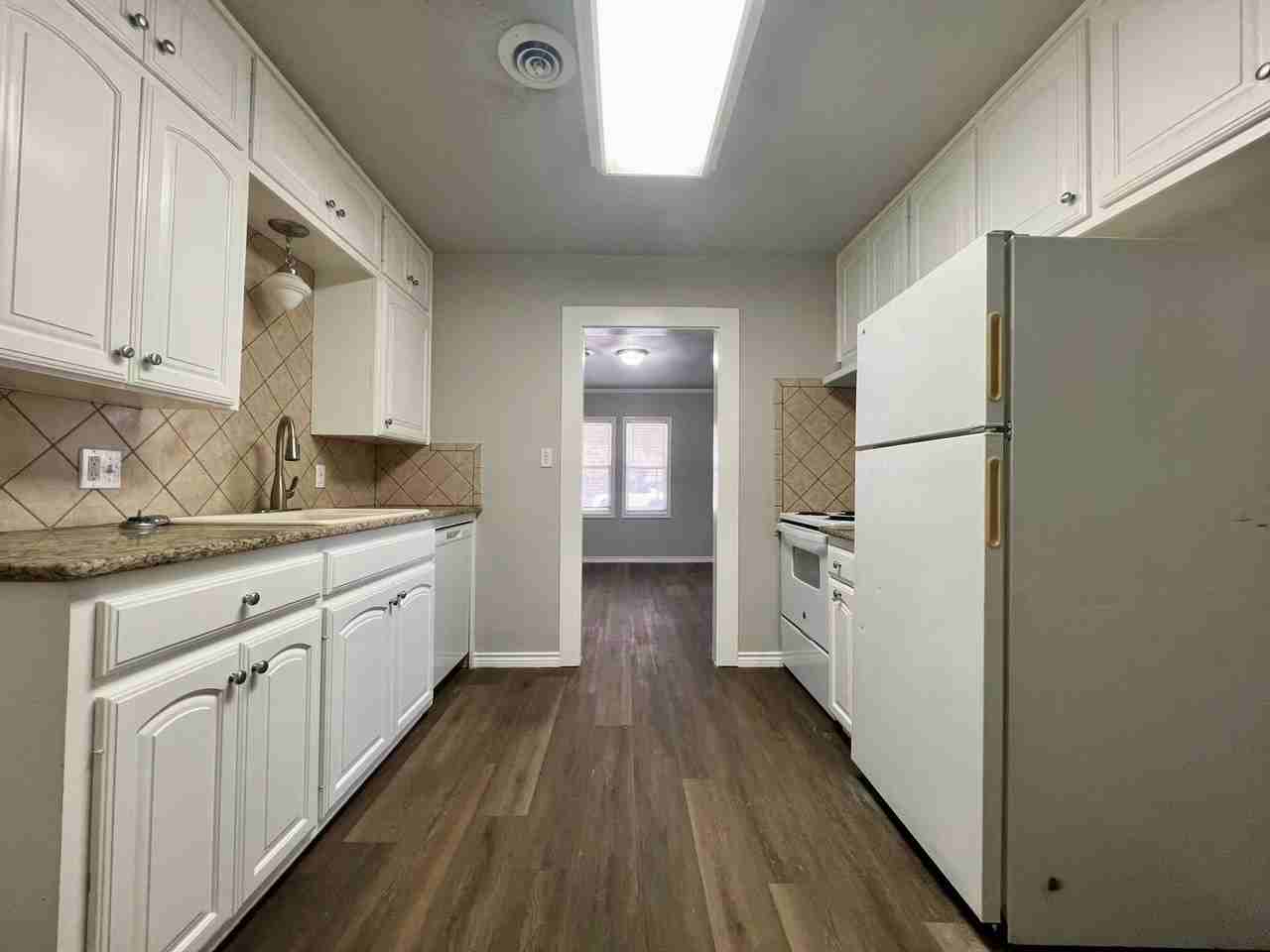 525 W Scurry St - Photo 7 of 17