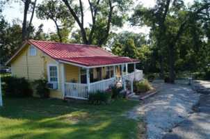 featured image of 402 E College St #1