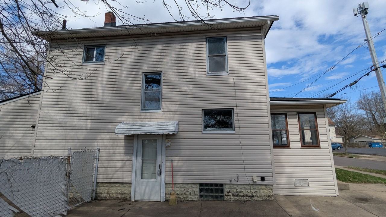 914 Pitkin Ave - Photo 2 of 37