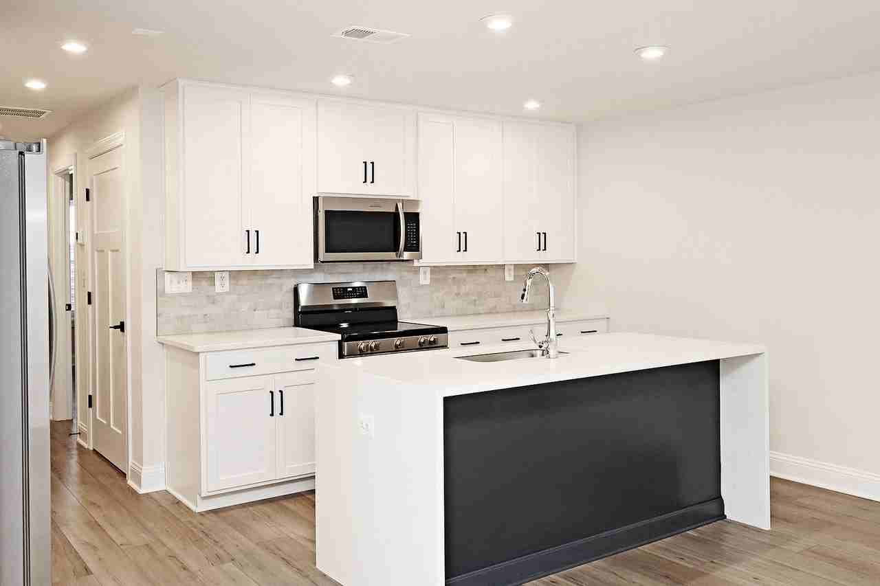 2213 Leeham St #B - Photo 3 of 11