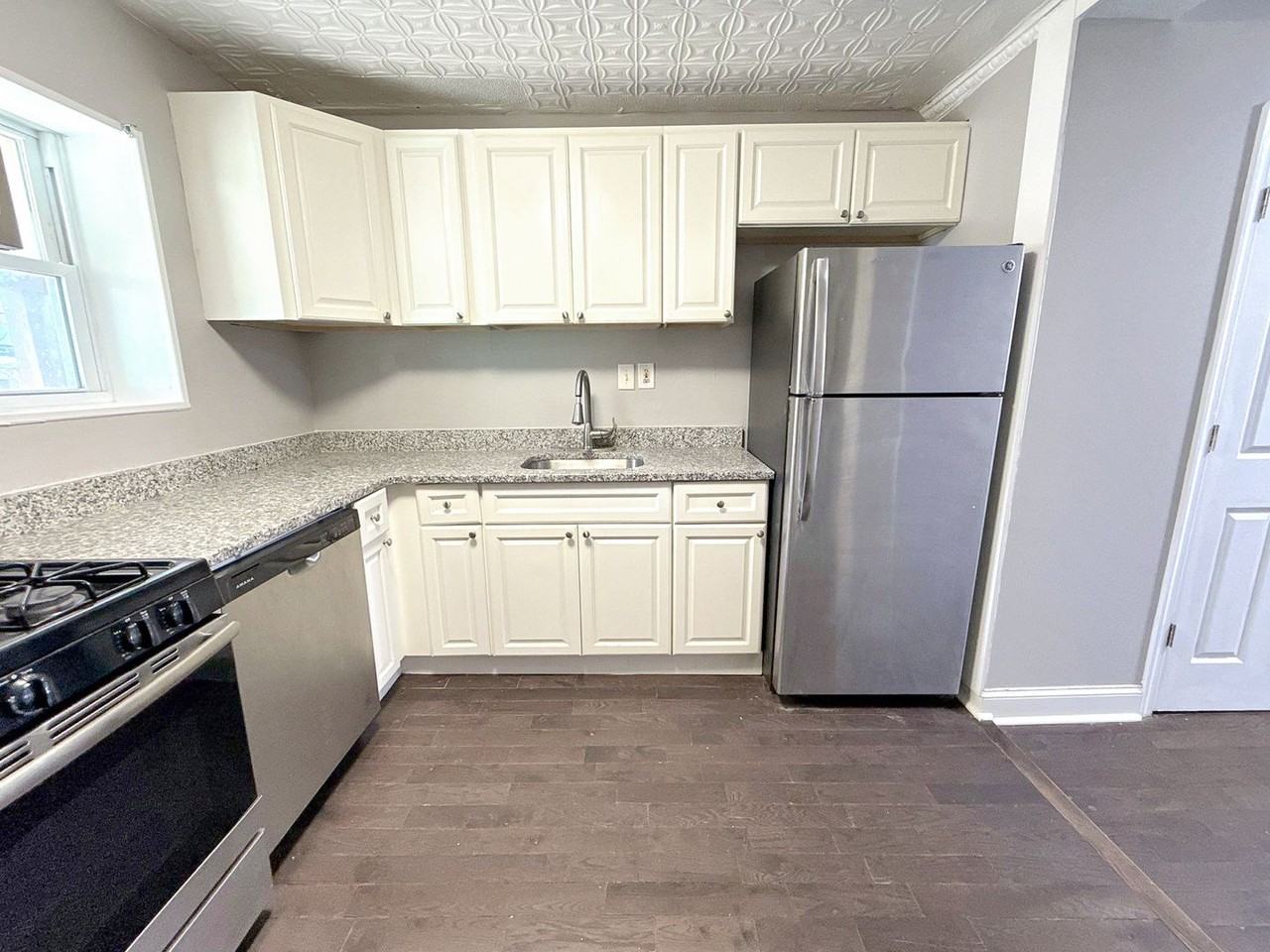 1163 Cleveland St - Photo 5 of 19