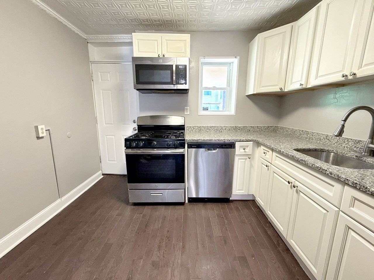 1163 Cleveland St - Photo 6 of 19