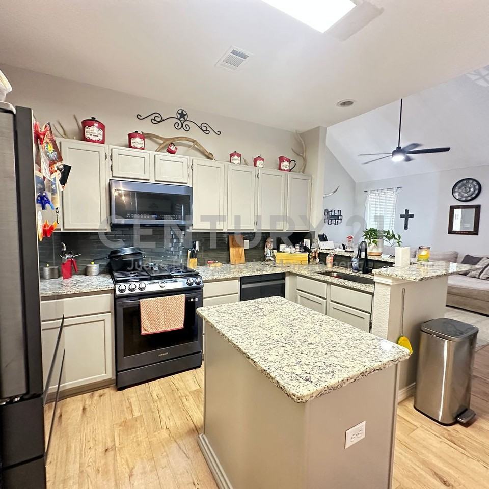 4745 Great Divide Dr - Photo 5 of 15