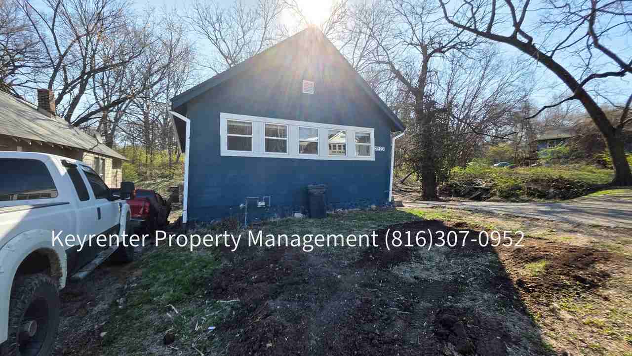 2923 Jackson Ave - Photo 3 of 19