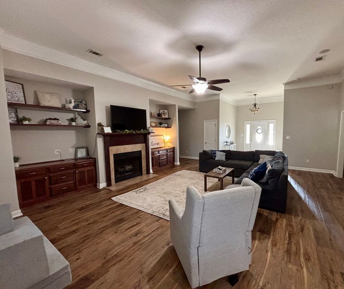 4059 Huntley Dr - Photo 3 of 16