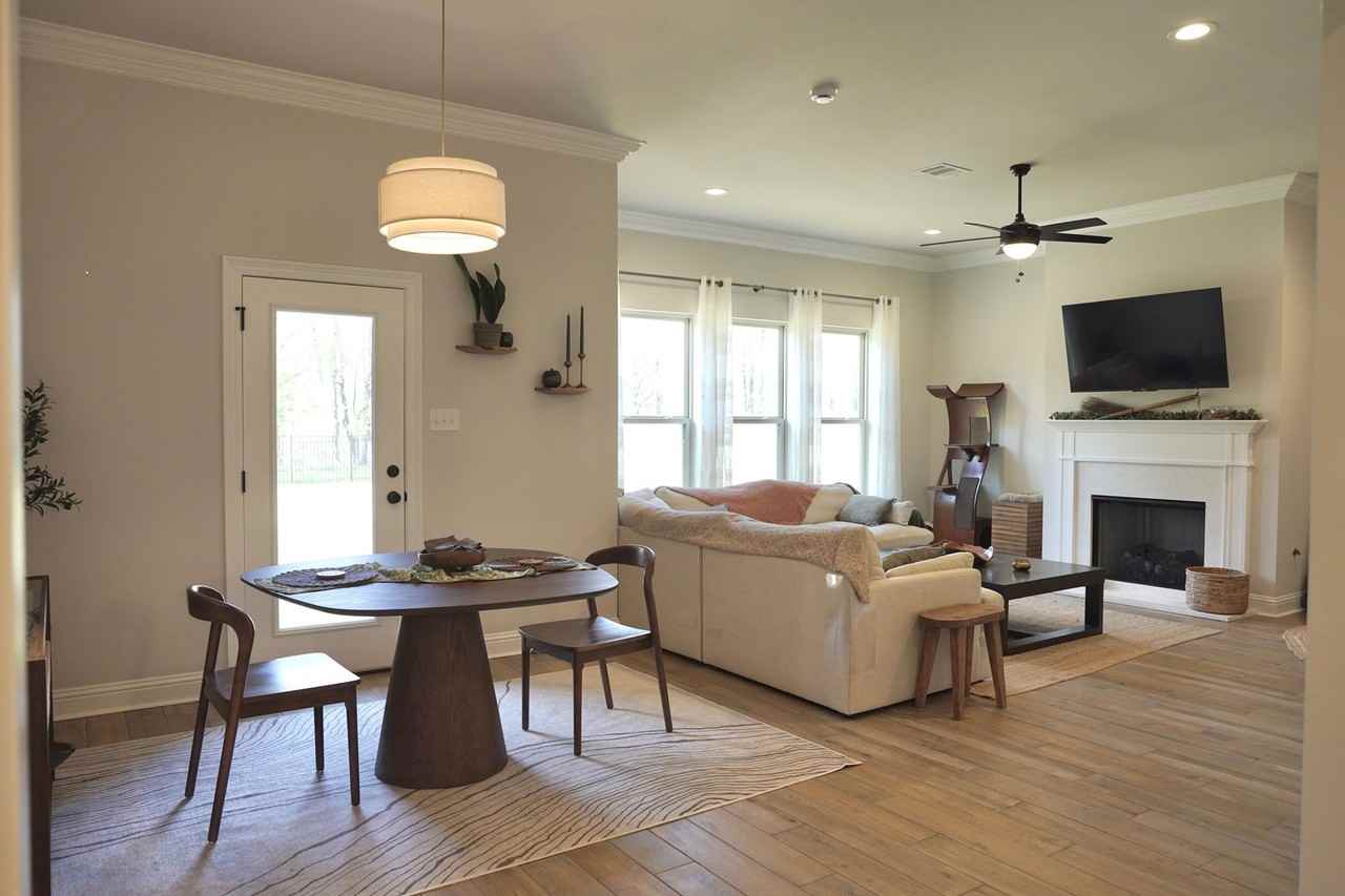 223 Saint Edmunds Way - Photo 3 of 9