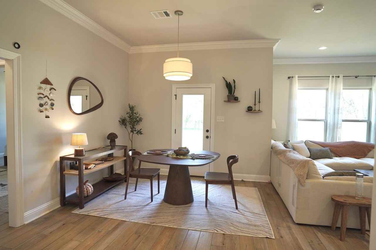 223 Saint Edmunds Way - Photo 4 of 9