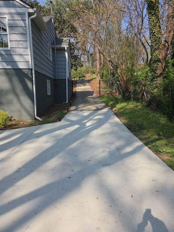 2126 Jernigan Dr Se - Photo 3 of 5