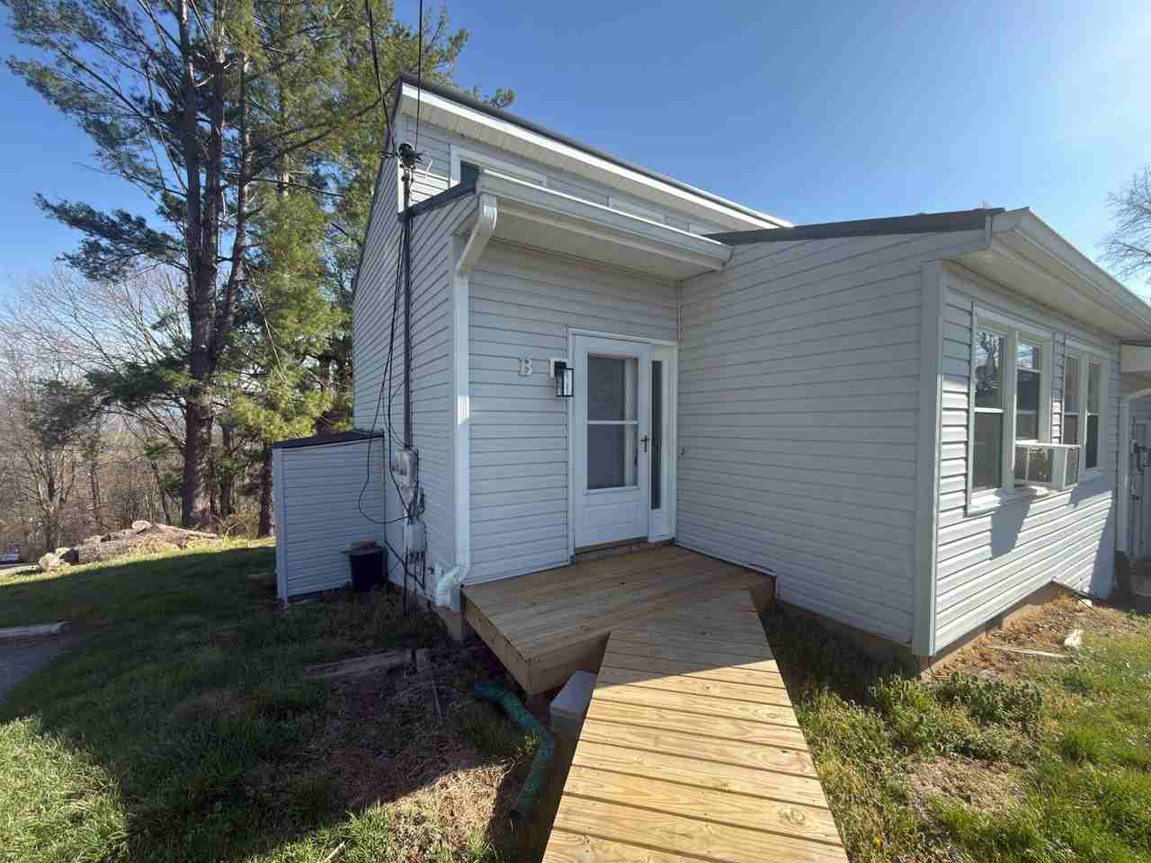 7074 Hickman Cemetery Rd - Photo 2 of 18