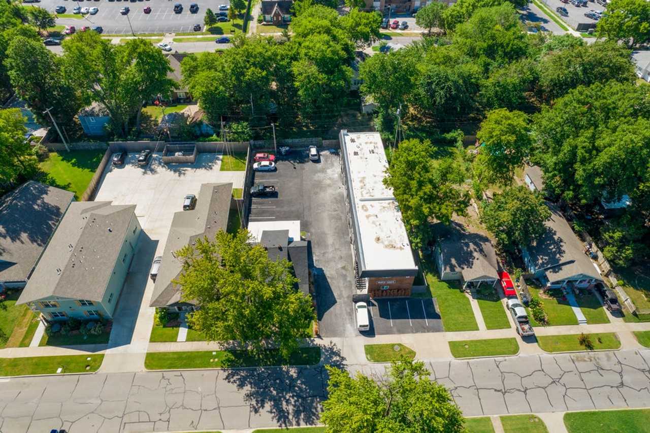 White Oaks Apartments - Photo 3 of 7