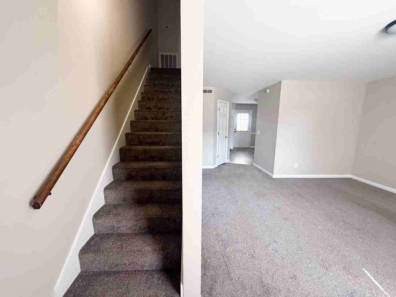 42 Eastgate Cir - Photo 3 of 28