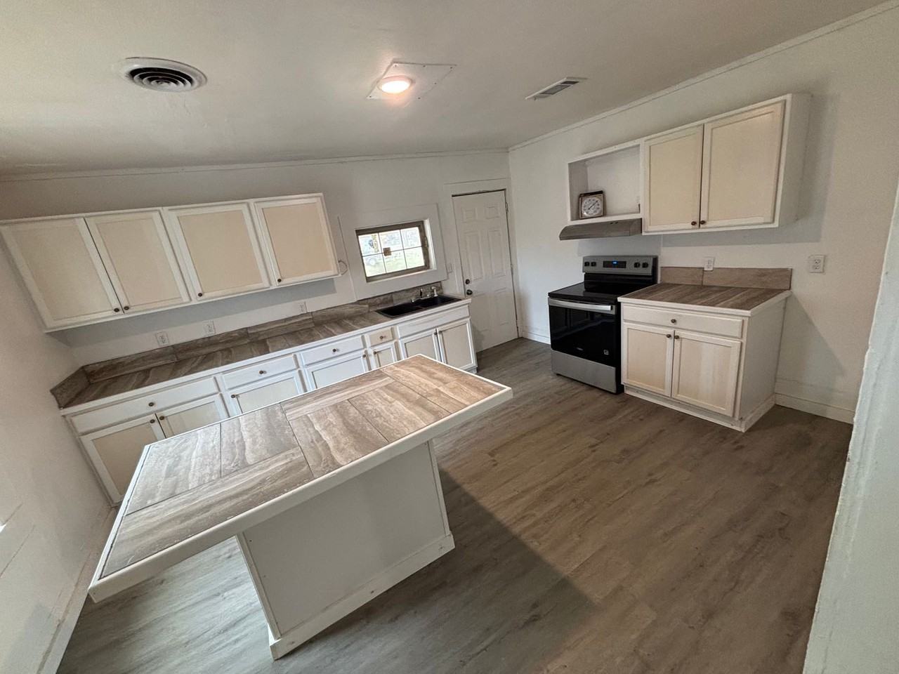 339 Cedar St - Photo 3 of 10