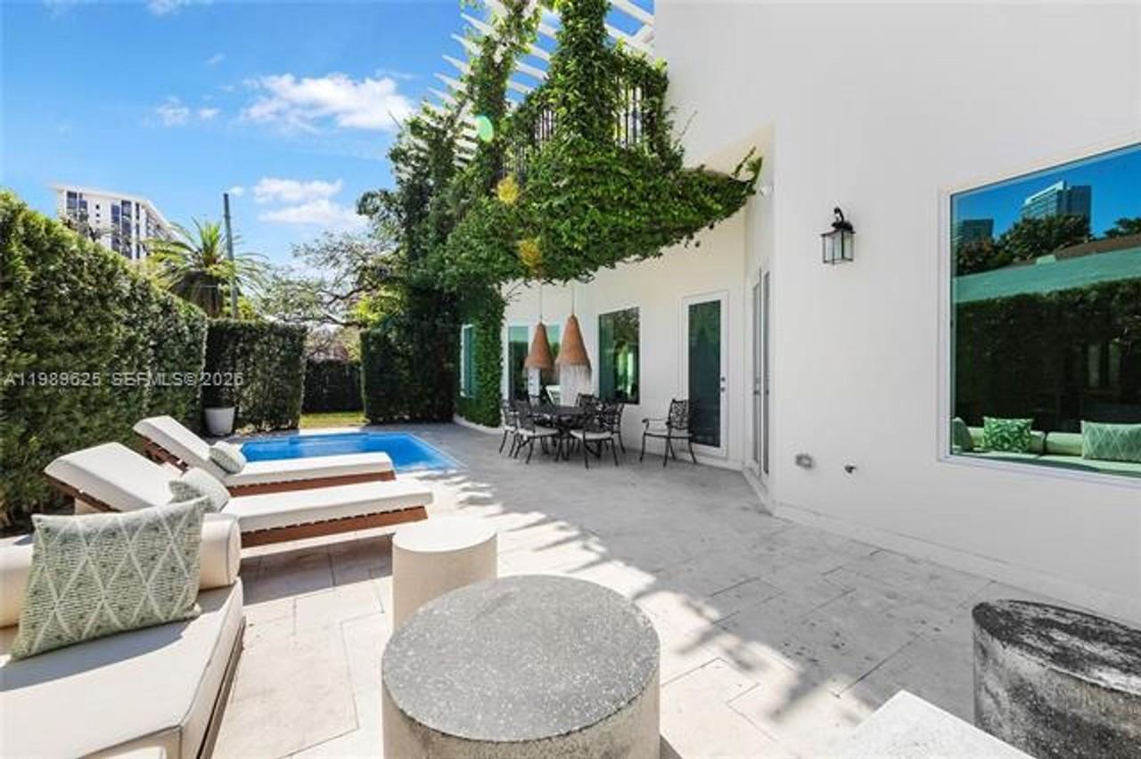 1898 S Miami Ave - Photo 4 of 50