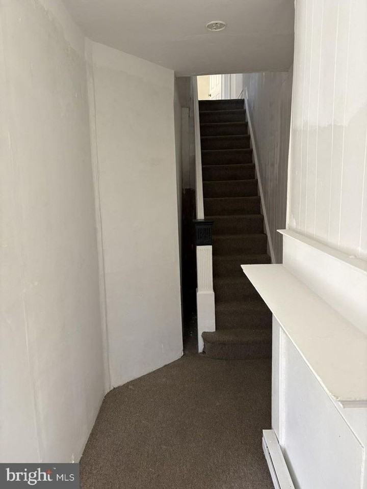 5135 Irving St - Photo 4 of 10