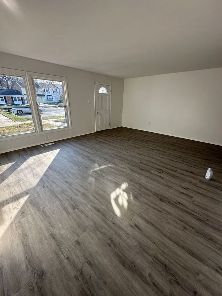 4 Roanoke Ct - Photo 2 of 23