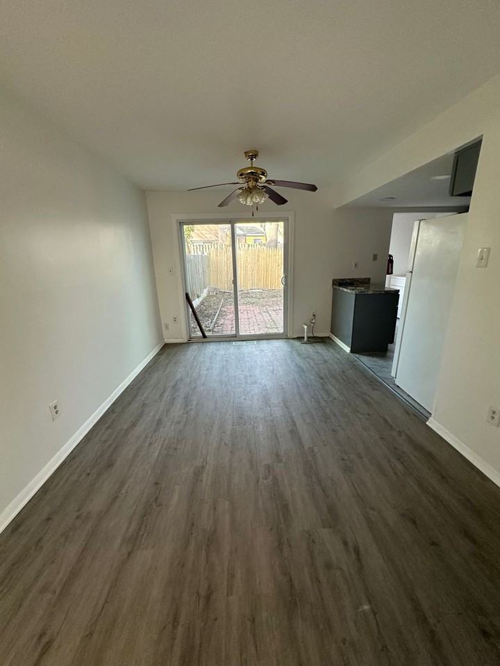 4 Roanoke Ct - Photo 5 of 23