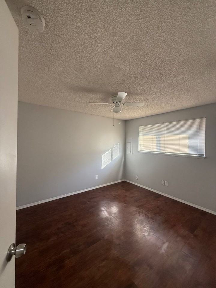 2815 E 19th St #D - Photo 7 of 8