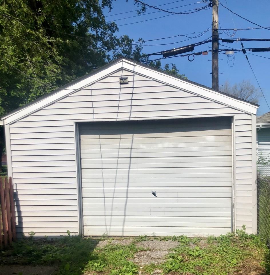 729 Saint Marys Ave - Photo 2 of 12