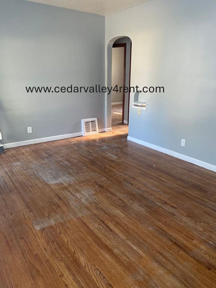 320 Boston Ave - Photo 2 of 7