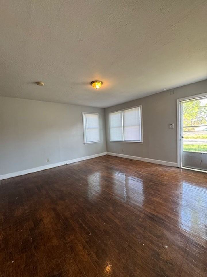 1112 Atlantic Ave - Photo 2 of 9